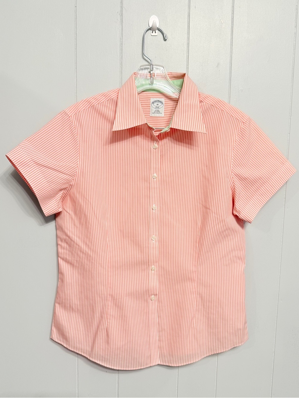 #19)  NWOT 
All Cotton no iron Brooks Brothers Coral and White Striped Shirt